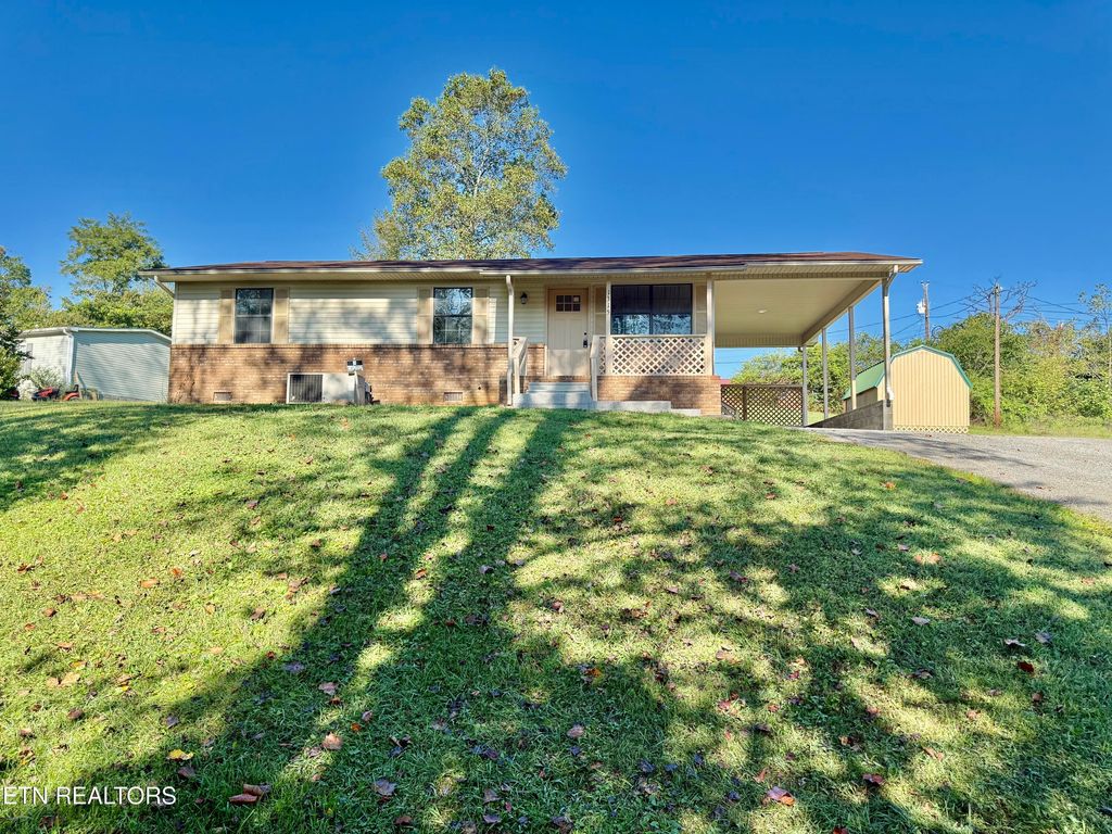 Photo of 1315 EUGENE St, Tazewell, TN 37879 (MLS # 1315819)