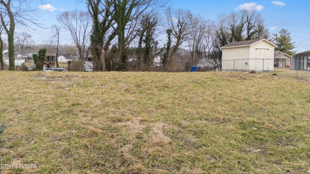 Photo of 512 Carlock St, Clinton, TN 37716 (MLS # 1330569)