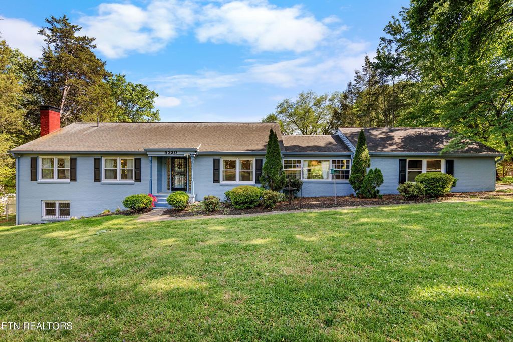 Photo of 5320 E Sunset Rd, Knoxville, TN 37914 (MLS # 1337161)