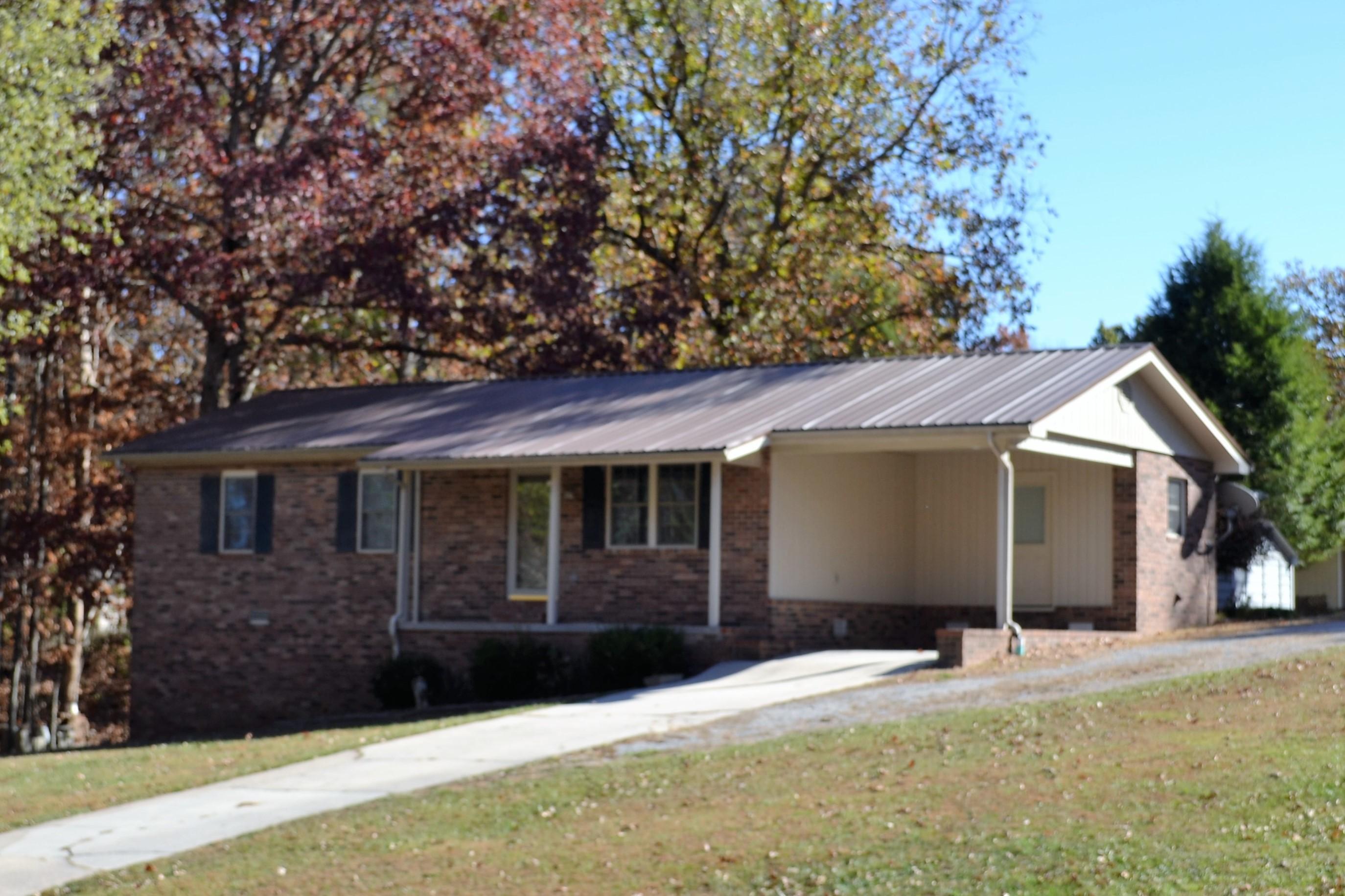 Photo 1 of 21 — 1069 Myrtle Ave, Crossville, TN 38555