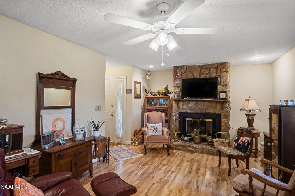 Photo of 412 Carmel Court Court, White Pine, TN 37890 (MLS # 1230031)