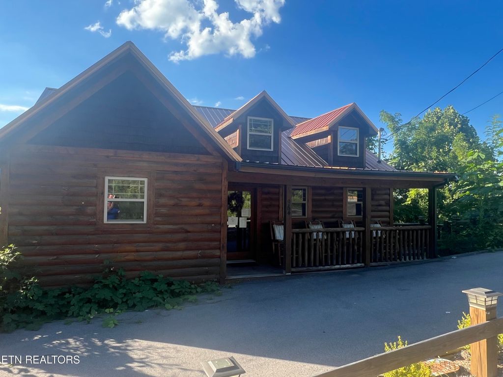 Photo of 964 Village Loop Rd, Gatlinburg, TN 37738 (MLS # 1313788)