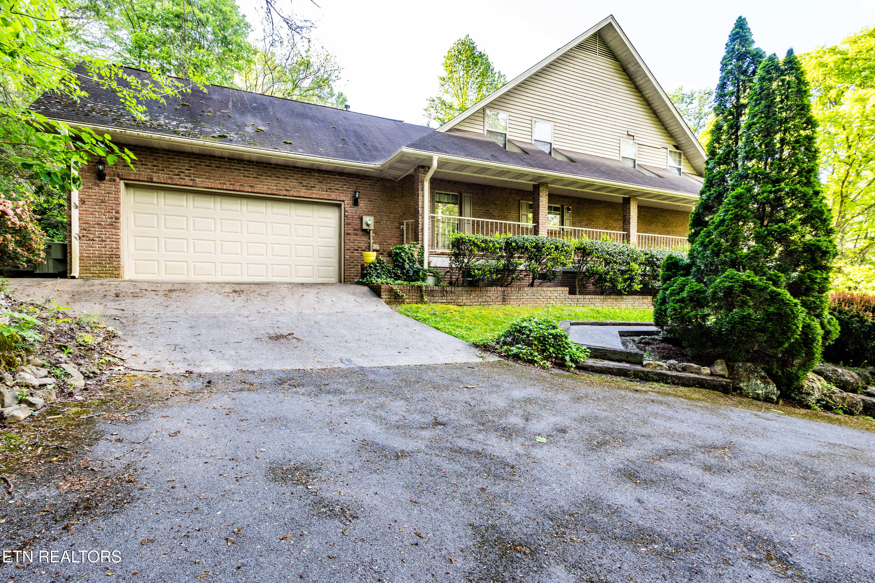 3012 Roaring Creek Way