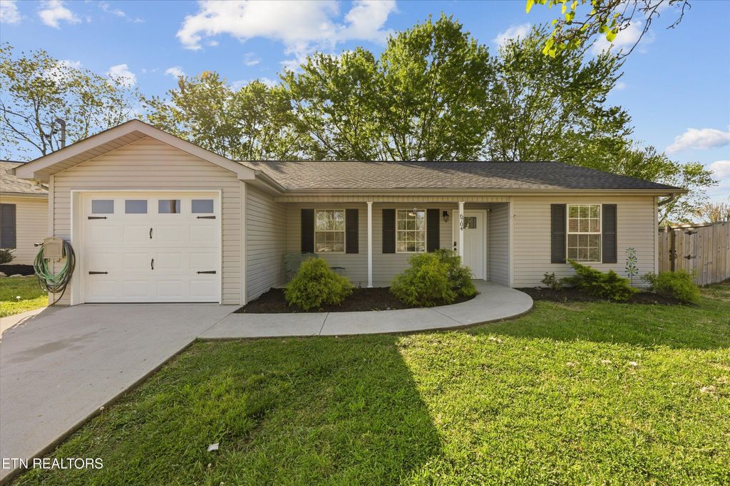 Photo of 6704 Tim Bennett Lane, Knoxville, TN 37918 (MLS # 1336351)