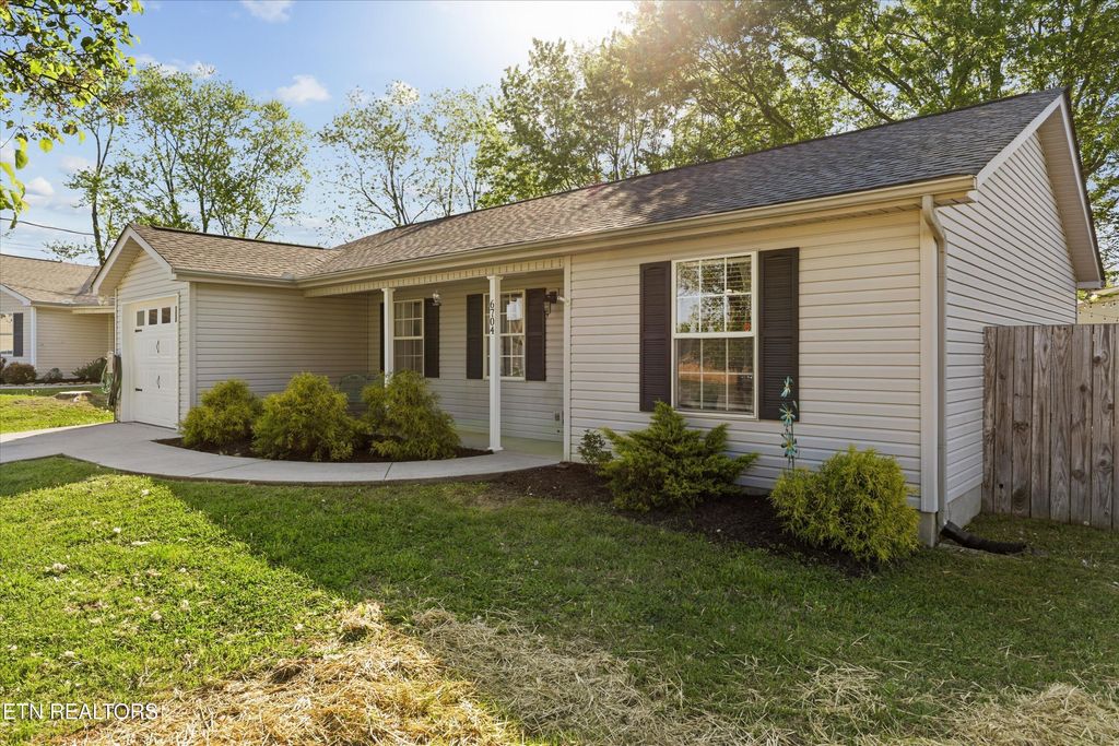 Photo of 6704 Tim Bennett Lane, Knoxville, TN 37918 (MLS # 1336351)