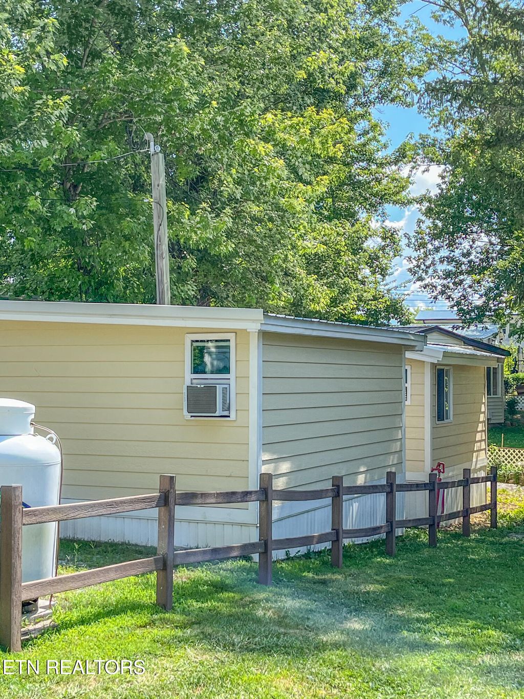 Photo of 155 Commanche Tr, Crossville, TN 38572 (MLS # 1309102)