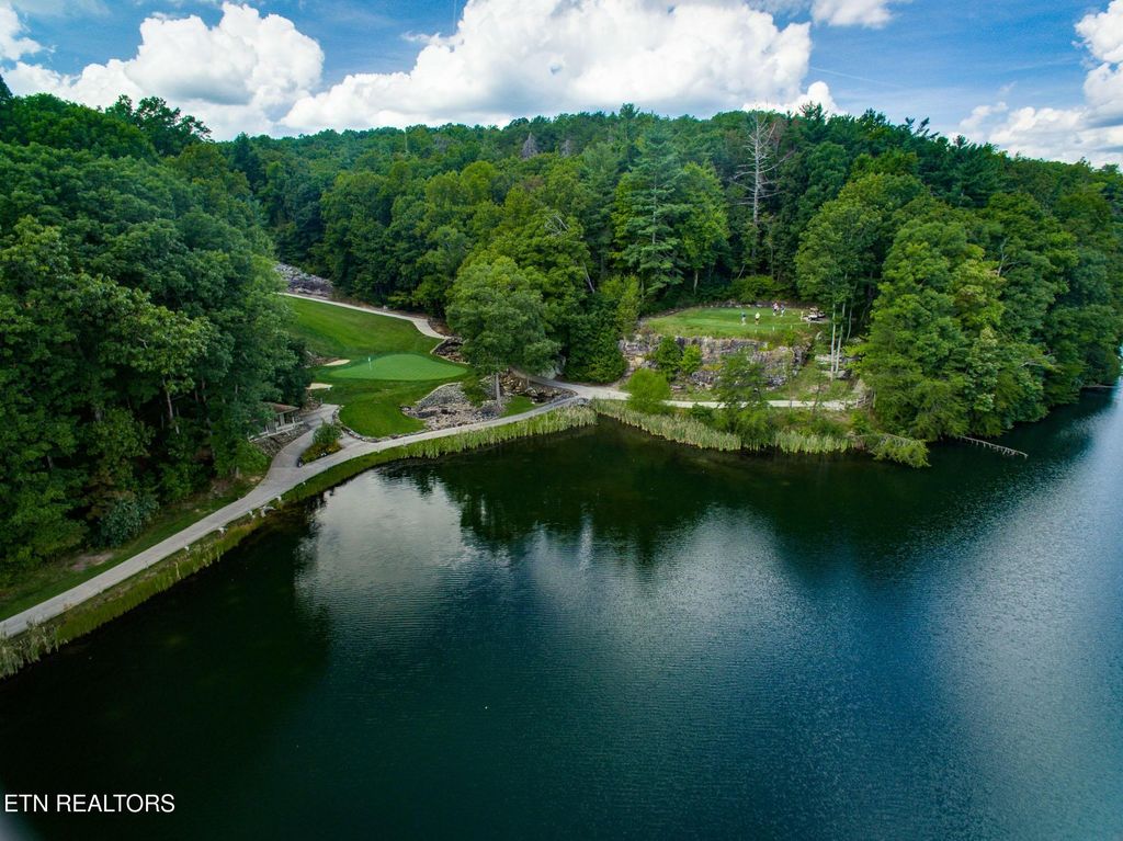 Photo of 22 Lakeridge Terrace, Fairfield Glade, TN 38558 (MLS # 1341423)