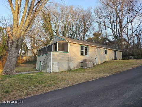 Photo of 2400 Center Ave, Knoxville, TN 37915 (MLS # 1329211)