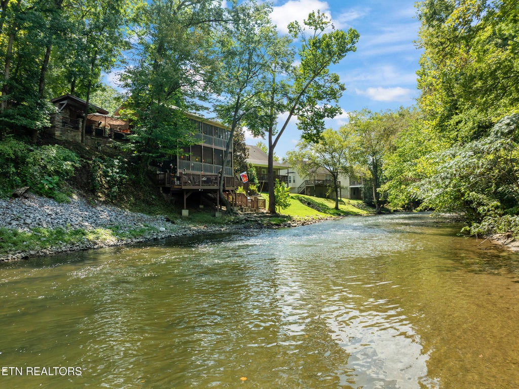 Photo of 726 Plantation Drive, Pigeon Forge, TN 37863 (MLS # 1353809)