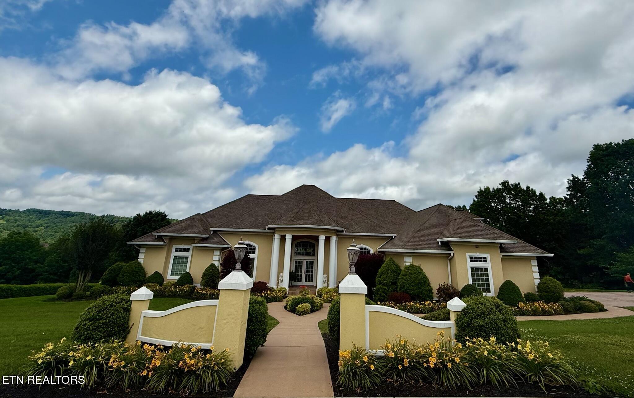 109 Divot Place
