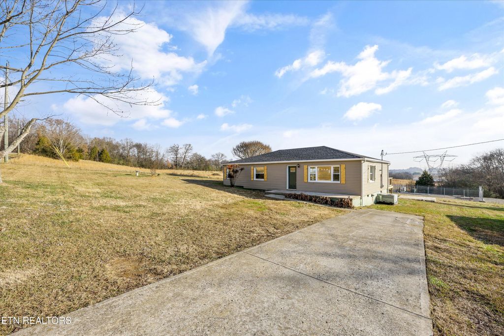 Photo of 12368 Dry Valley Rd, Loudon, TN 37774 (MLS # 1324264)
