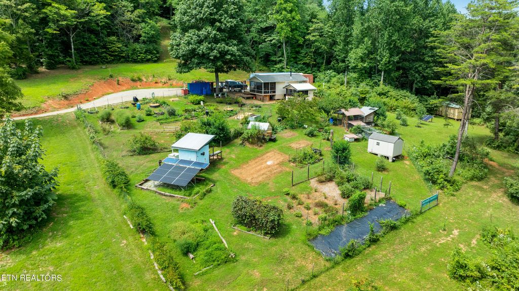 Photo of 2342 Straight Creek Rd, New Tazewell, TN 37825 (MLS # 1272913)