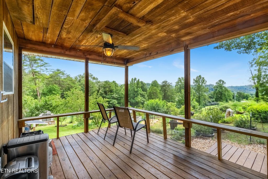 Photo of 2342 Straight Creek Rd, New Tazewell, TN 37825 (MLS # 1272913)