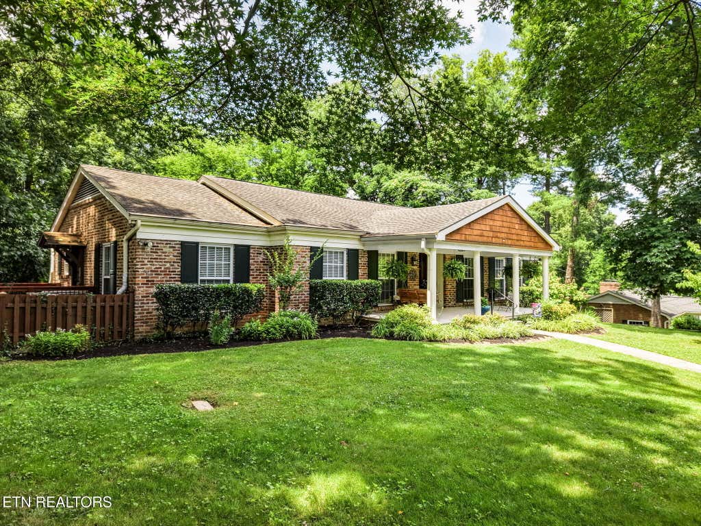 Photo of 313 Forest Oak Drive, Knoxville, TN 37919 (MLS # 1345374)
