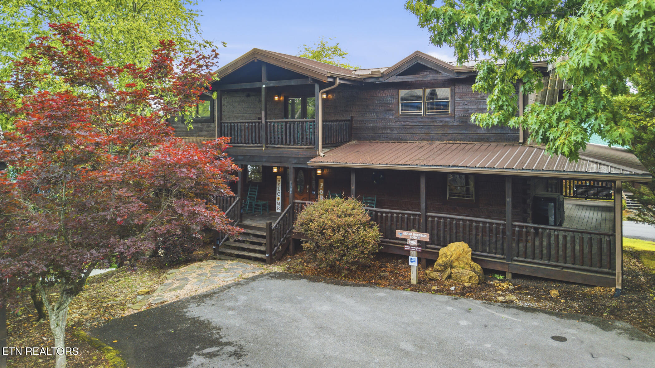 2906 Quiet Oak Way
