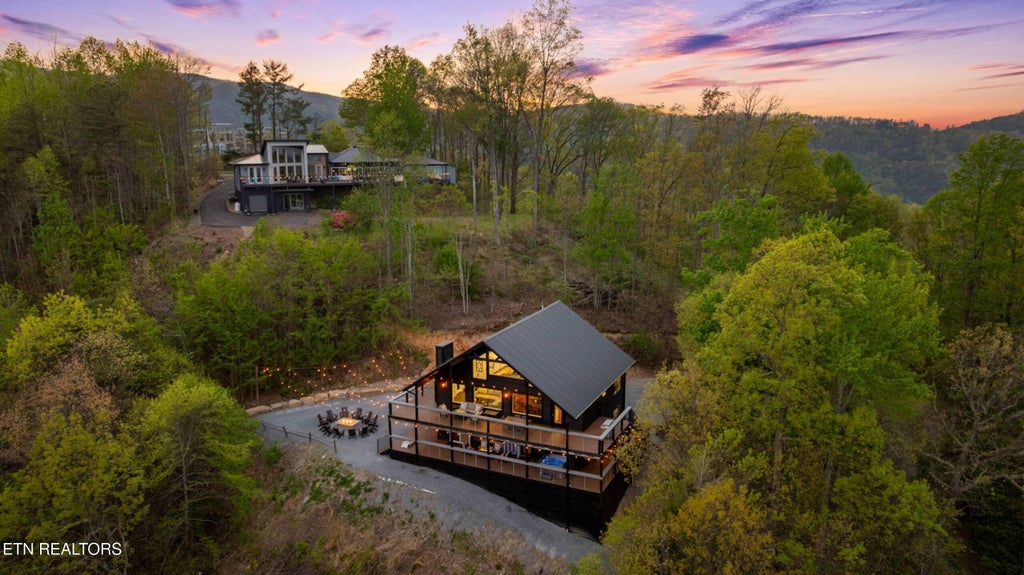 Photo of 1433 Garrett Place, Gatlinburg, TN 37738 (MLS # 1355009)
