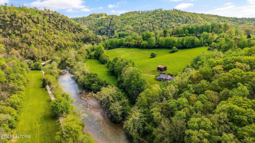 Photo of 4151 Cave Springs Rd, Tazewell, TN 37879 (MLS # 1338956)