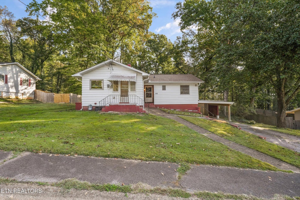 Photo of 105 Kingfisher Lane, Oak Ridge, TN 37830 (MLS # 1358889)