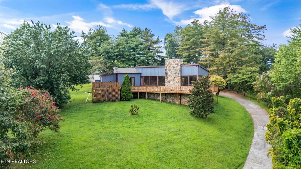 Photo of 411 Orchard Knob Rd, Clinton, TN 37716 (MLS # 1313007)