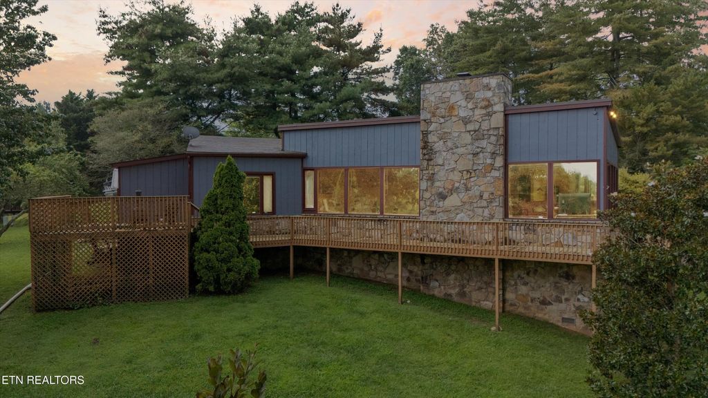 Photo of 411 Orchard Knob Rd, Clinton, TN 37716 (MLS # 1313007)