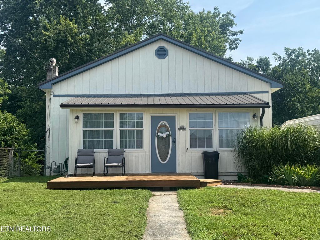 Photo of 430 Browder Circle, Oliver Springs, TN 37840 (MLS # 1349269)