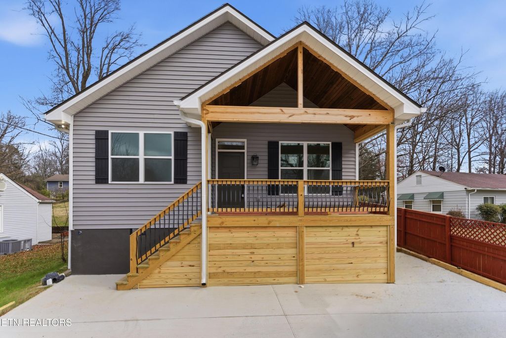 Photo of 324 N Chilhowee Drive, Knoxville, TN 37914 (MLS # 1323625)