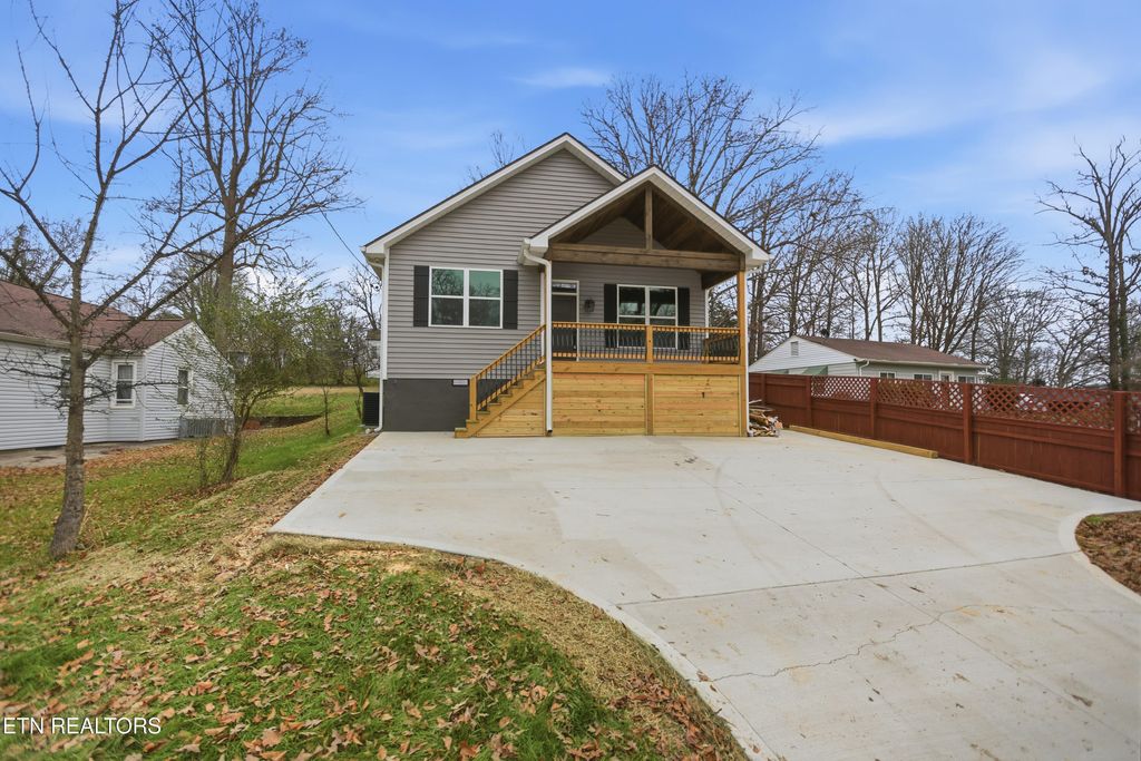 Photo of 324 N Chilhowee Drive, Knoxville, TN 37914 (MLS # 1323625)