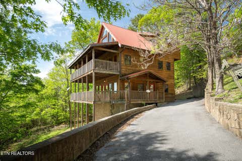 Property photo of 3129 Smokies Edge Rd, Sevierville, TN 37862
