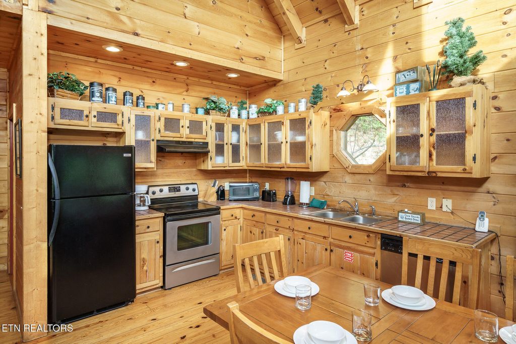 Photo of 3129 Smokies Edge Rd, Sevierville, TN 37862 (MLS # 1338609)