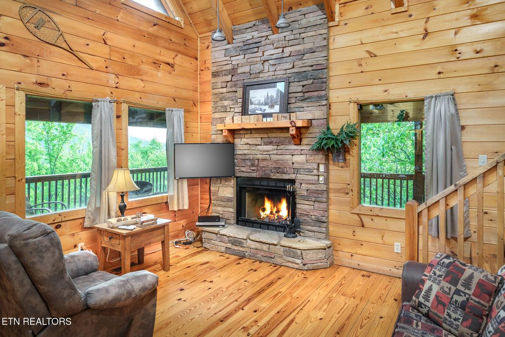 Photo of 3129 Smokies Edge Rd, Sevierville, TN 37862 (MLS # 1338609)