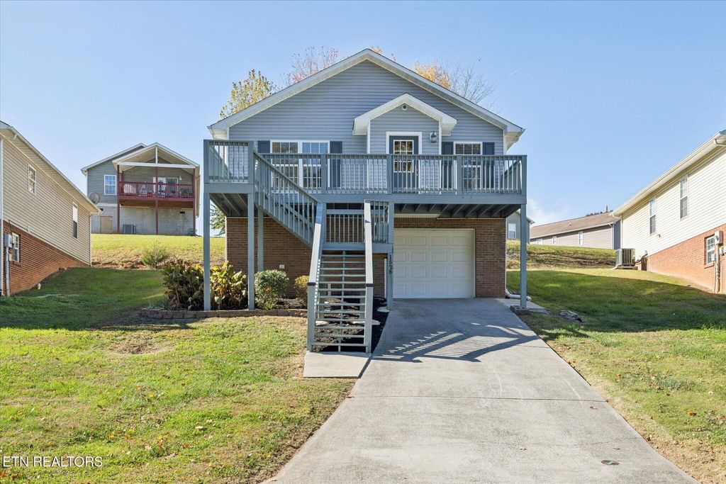 Photo of 1528 Patricia Holt Blvd, Sevierville, TN 37862 (MLS # 1321432)