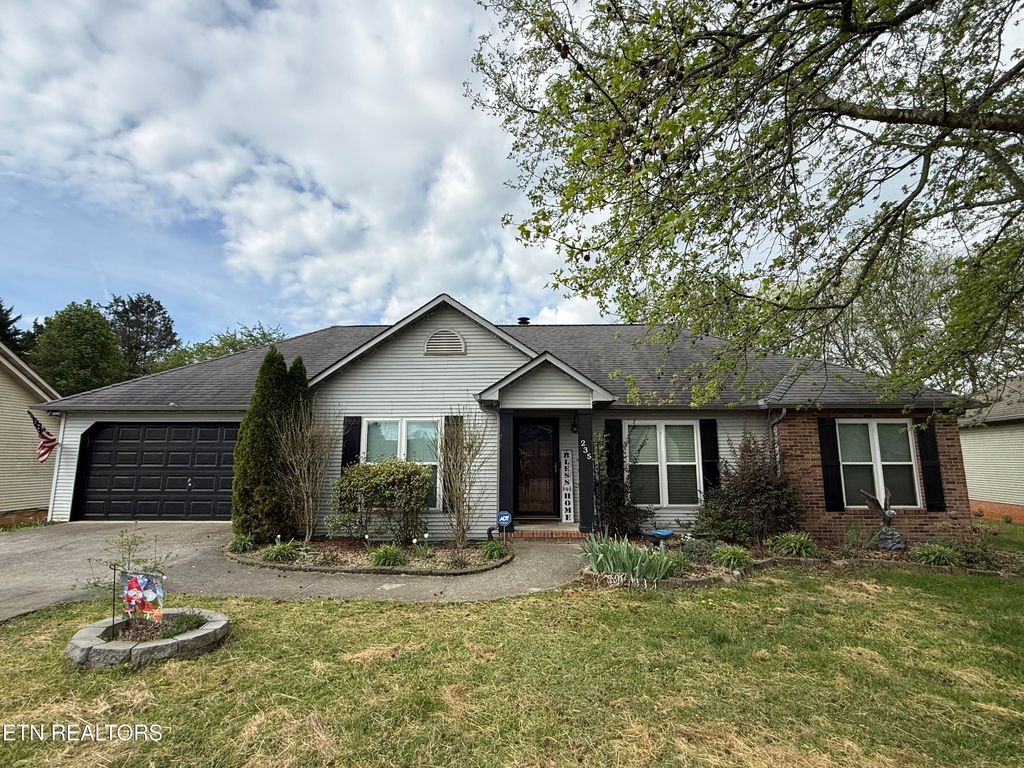 Photo of 235 Lavista Drive, Maryville, TN 37804 (MLS # 1335228)