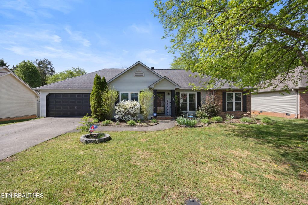 Photo of 235 Lavista Drive, Maryville, TN 37804 (MLS # 1335228)