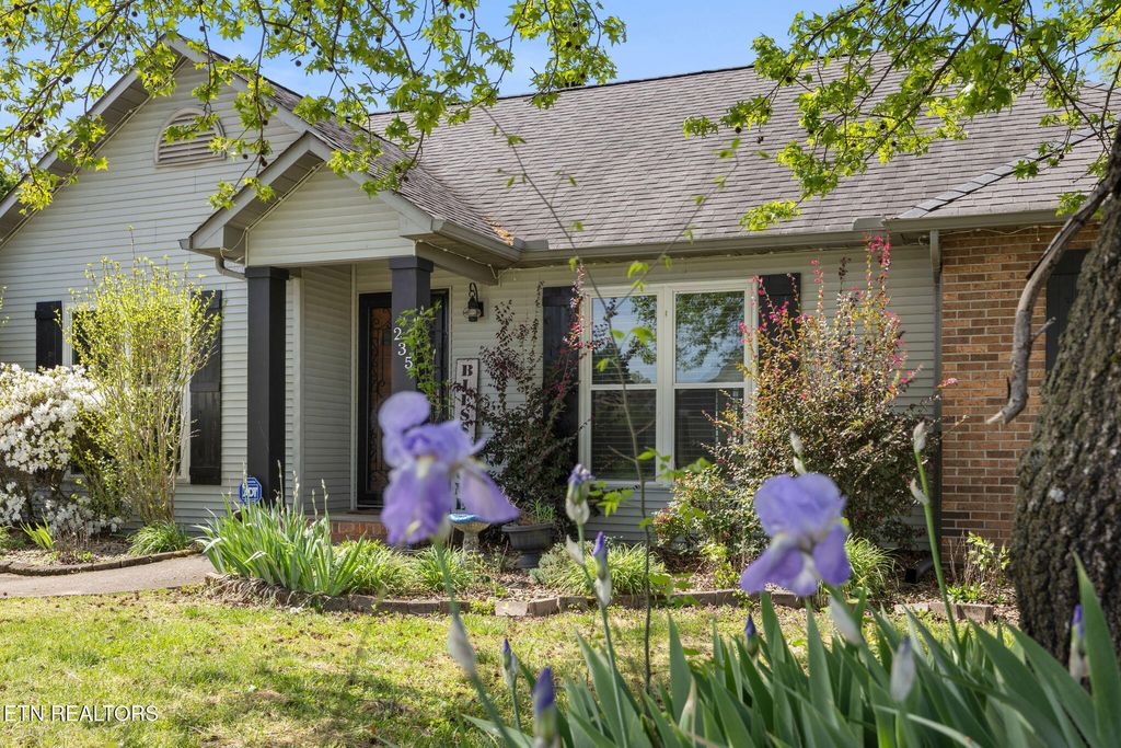 Photo of 235 Lavista Drive, Maryville, TN 37804 (MLS # 1335228)