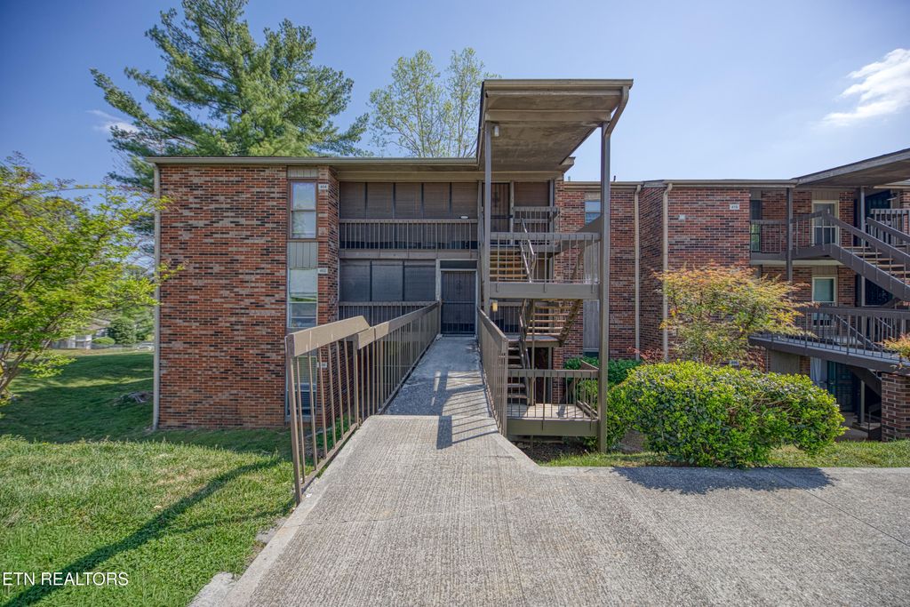 Photo of 400 Dublin Drive, Knoxville, TN 37923 (MLS # 1337508)