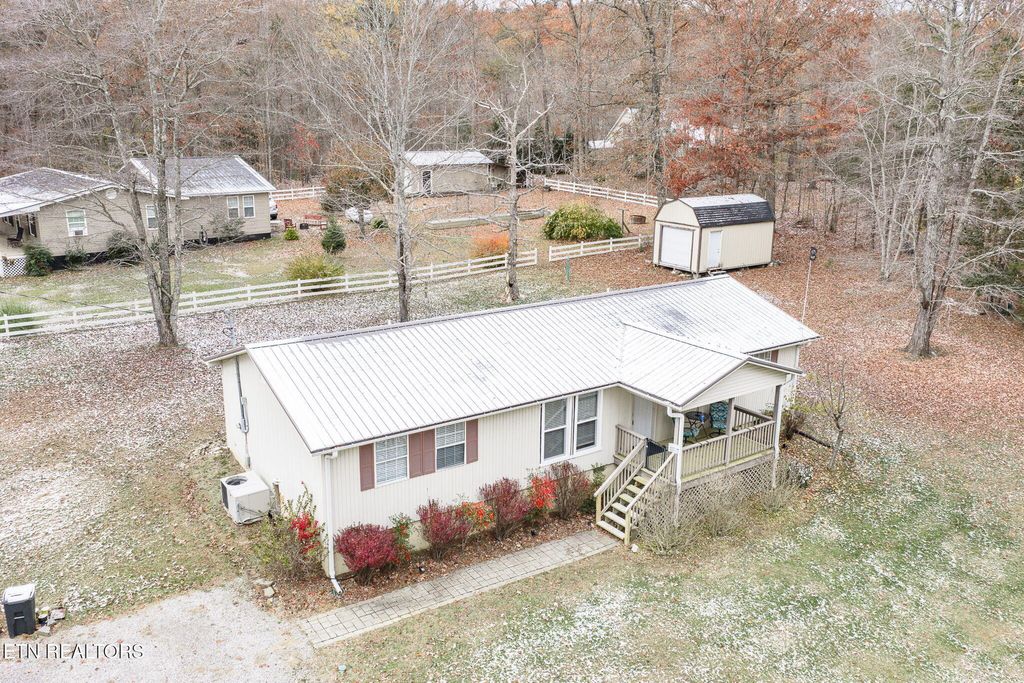 Photo of 19 Honeysuckle Rd, Pikeville, TN 37367 (MLS # 1323035)