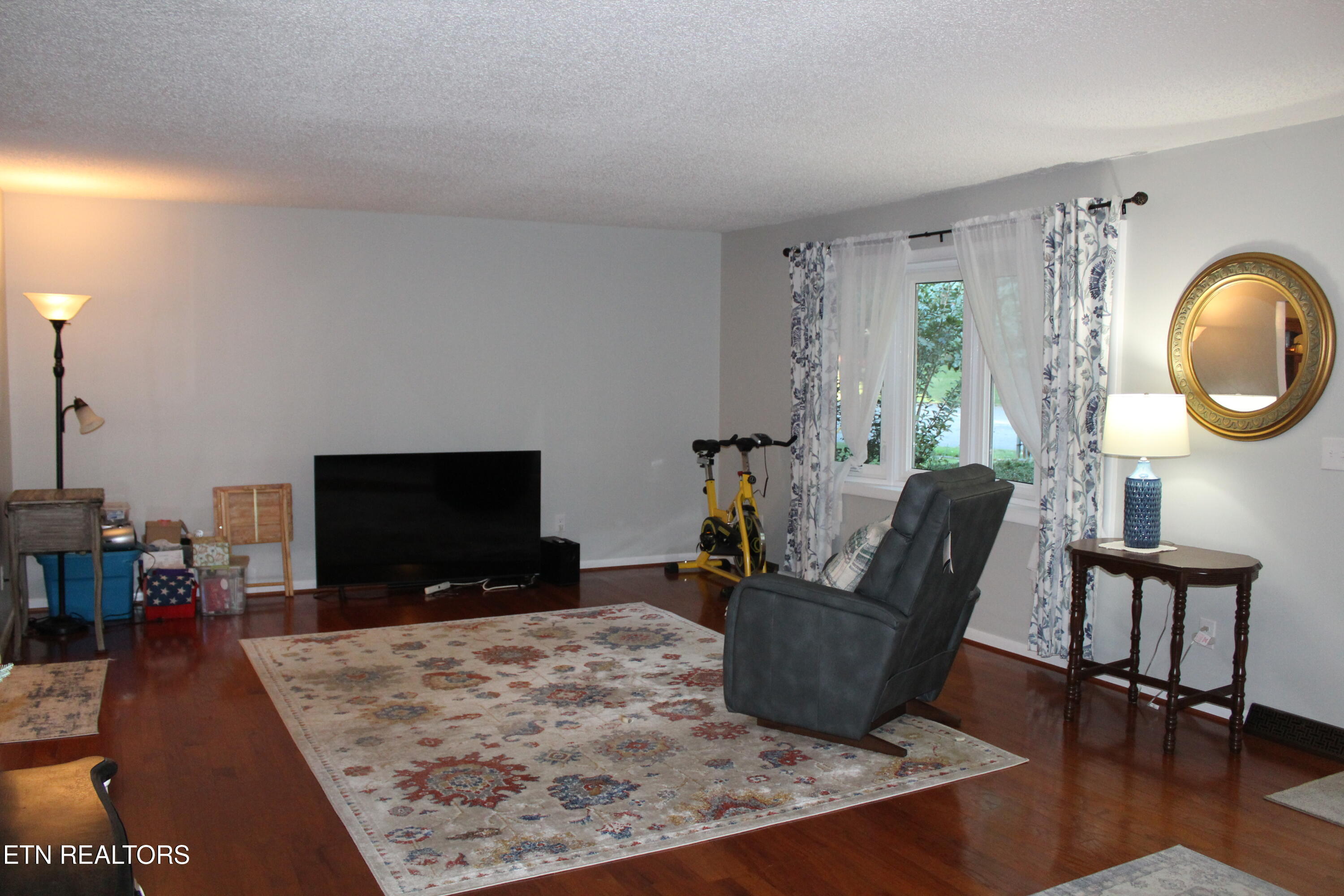 1545 Edgefield Ct Court
