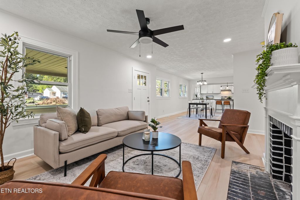 Photo of 202 Hemlock St, Alcoa, TN 37701 (MLS # 1314487)