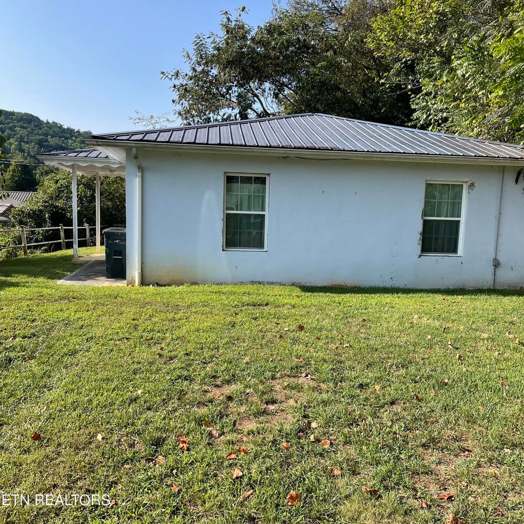 Photo of 101 S Babcock St, Tellico Plains, TN 37385 (MLS # 1275988)