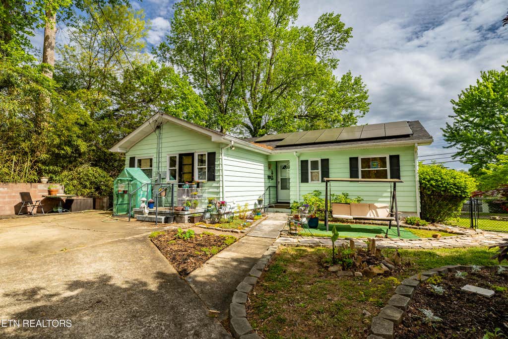 Photo of 100 Pomona Rd, Oak Ridge, TN 37830 (MLS # 1337140)