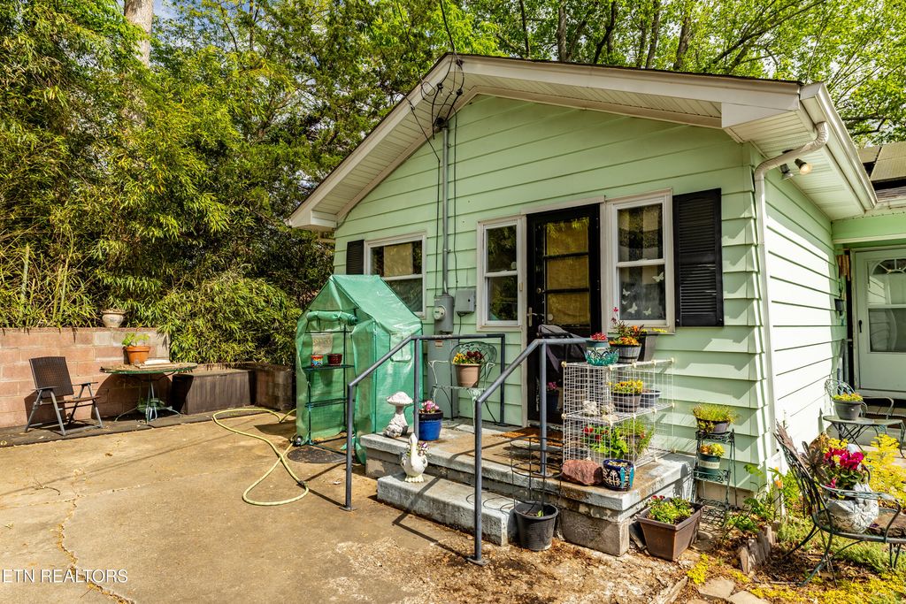 Photo of 100 Pomona Rd, Oak Ridge, TN 37830 (MLS # 1337140)