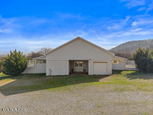 1585 Rocky Valley Rd