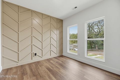 Tiny photo for 703 SW Redwine St, Knoxville, TN 37920 (MLS # 1319510)