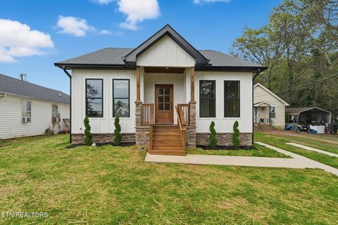 Photo of 703 SW Redwine St, Knoxville, TN 37920 (MLS # 1319510)