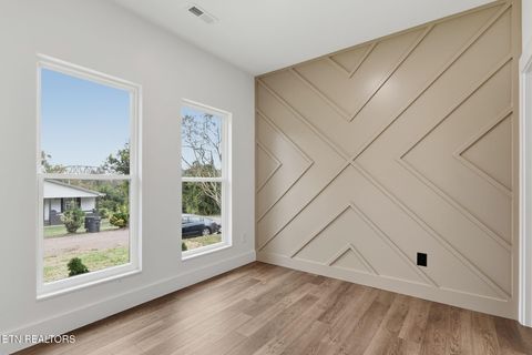 Tiny photo for 703 SW Redwine St, Knoxville, TN 37920 (MLS # 1319510)