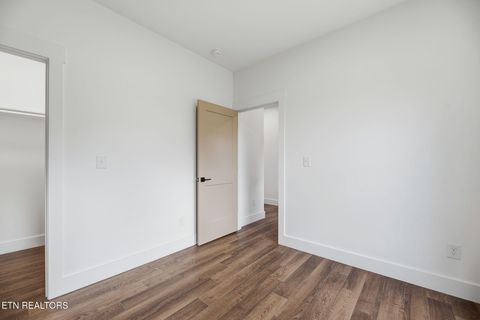 Tiny photo for 703 SW Redwine St, Knoxville, TN 37920 (MLS # 1319510)