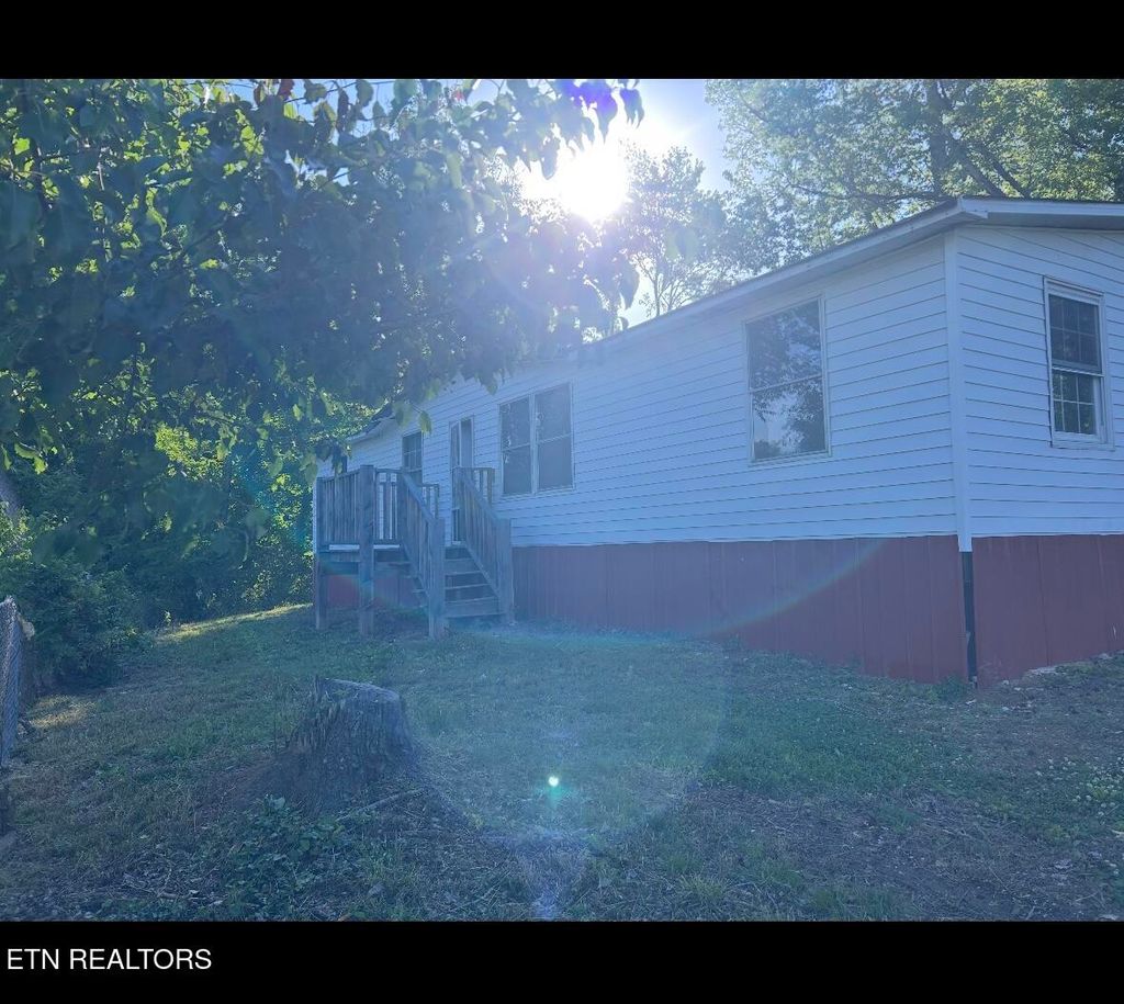 Photo of 220 Hillside Drive, Harriman, TN 37748 (MLS # 1340162)
