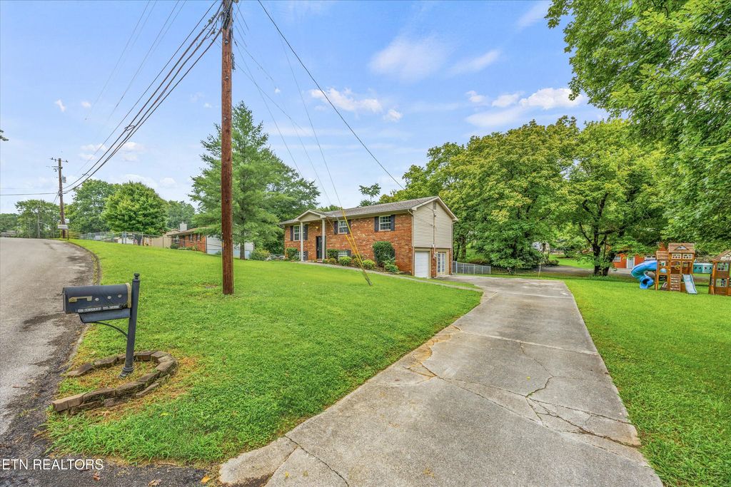 Photo of 817 N Whispering Oak Circle, Powell, TN 37849 (MLS # 1311536)