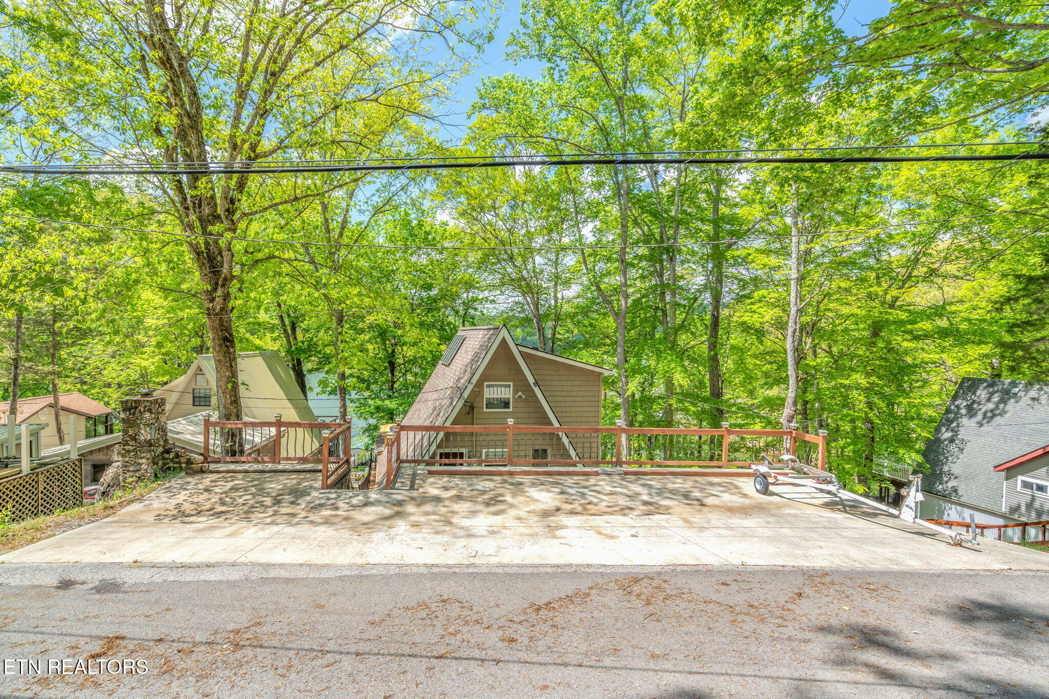 939 Flat Hollow Marina Rd