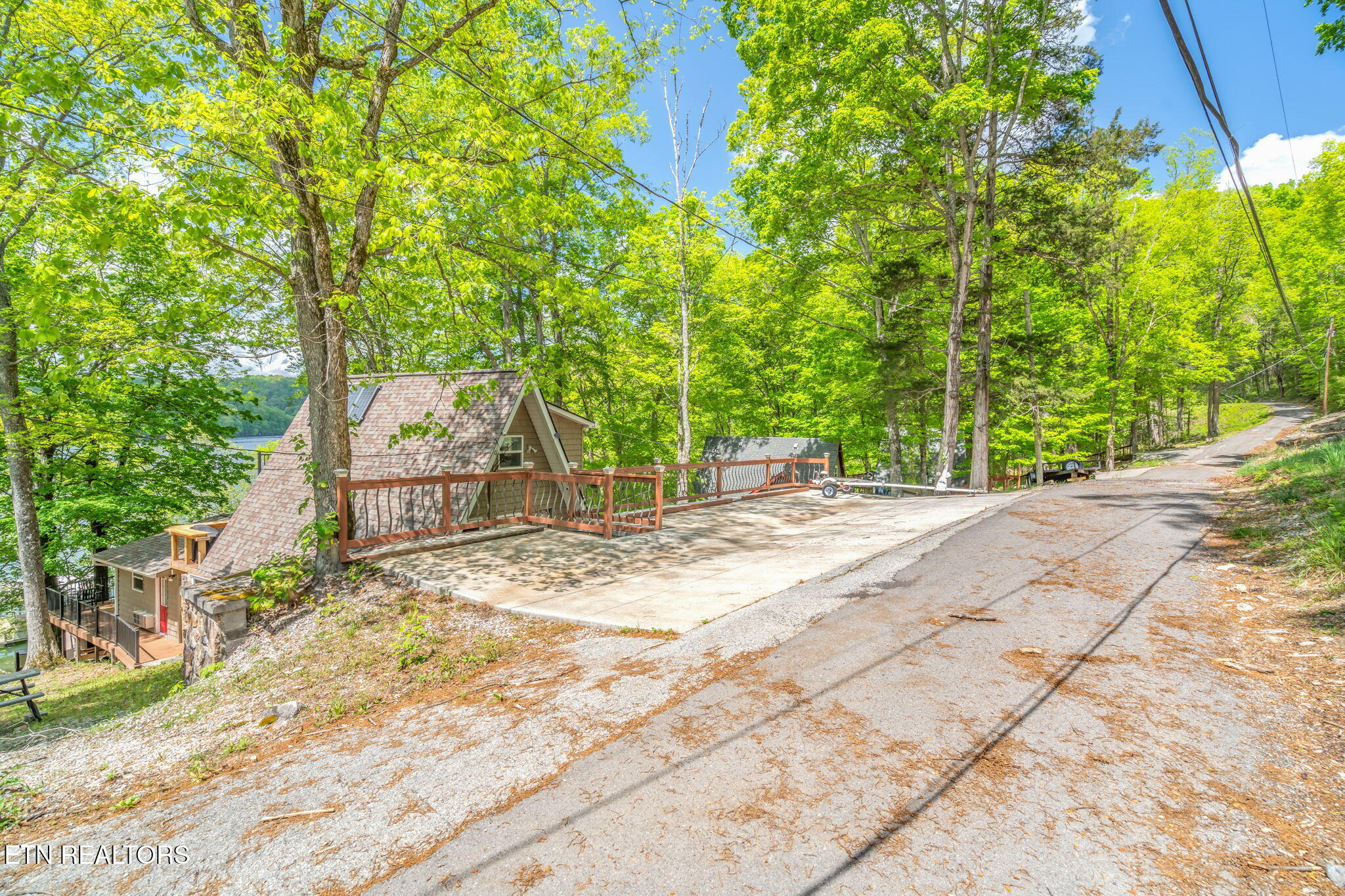 939 Flat Hollow Marina Rd